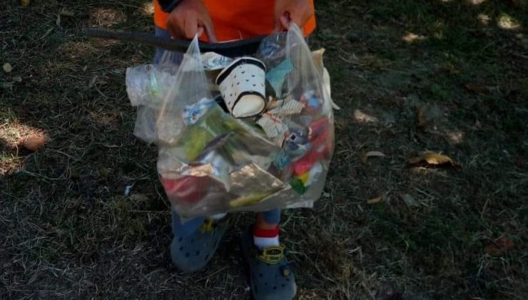 Gittikleri Parkta Önce Mıntıka Temizliği, Sonra Kahvaltı Yaptılar