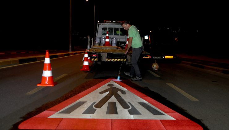 Yaya geçitleri ve duraklarda çalışmalar devam ediyor