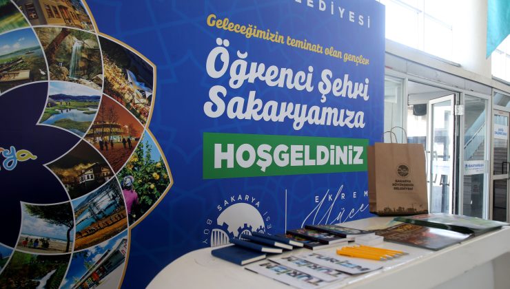 Üniversite kaydını yaptırmak için şehre gelen öğrencilere karşılama