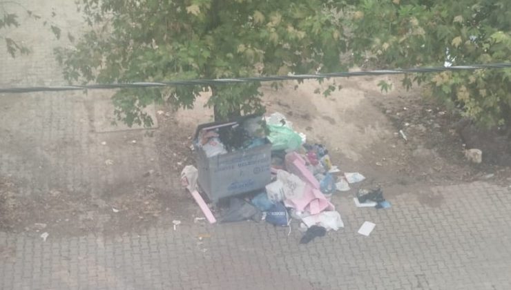 Fatih Mahallesi Selimiye caddesinden alınmayan çöp şikayeti