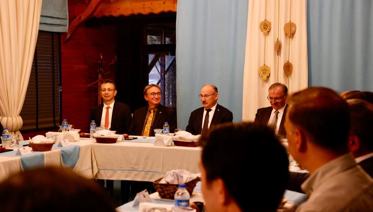 Görev Yeri Değişen İlçe Kaymakamlarına Veda Yemeği