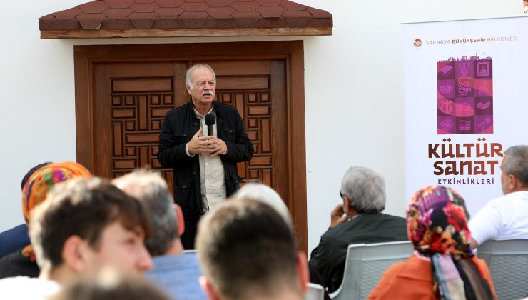 Prof. Dr. İsen türbe önünde anlattı