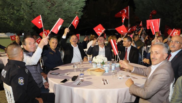 Cumhuriyetin 100. yıl etkinliklerinde Adliye Mahallesinde Kısa Film gösterimi