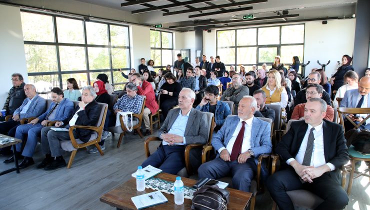 Şairler Sakarya Üniversitesi’nde gençlere şiirle dolu bir akşam yaşattı.