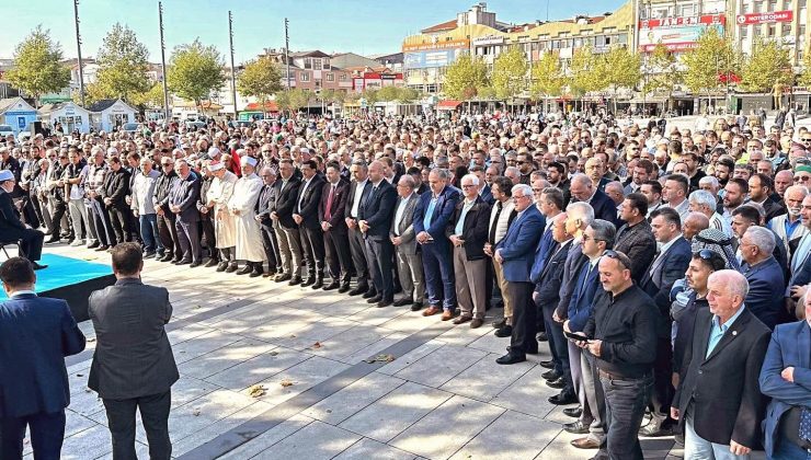 Gıyabi cenaze namazına katıldılar