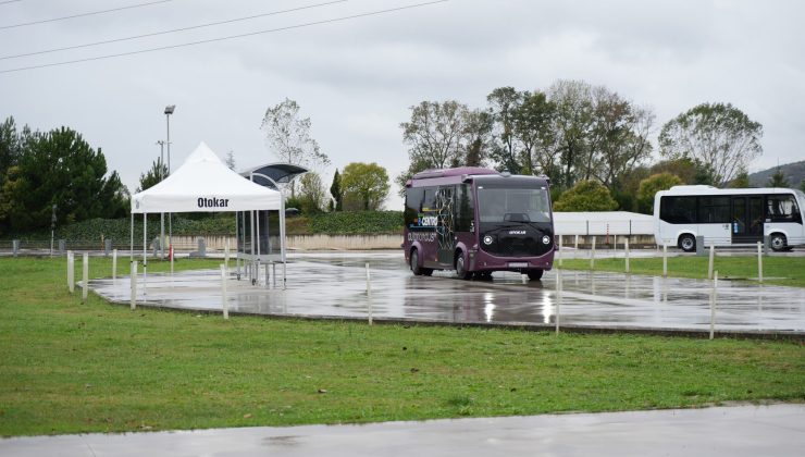Arifiye ilçemizde üretilen ilk otonom minibüs tanıtıldı