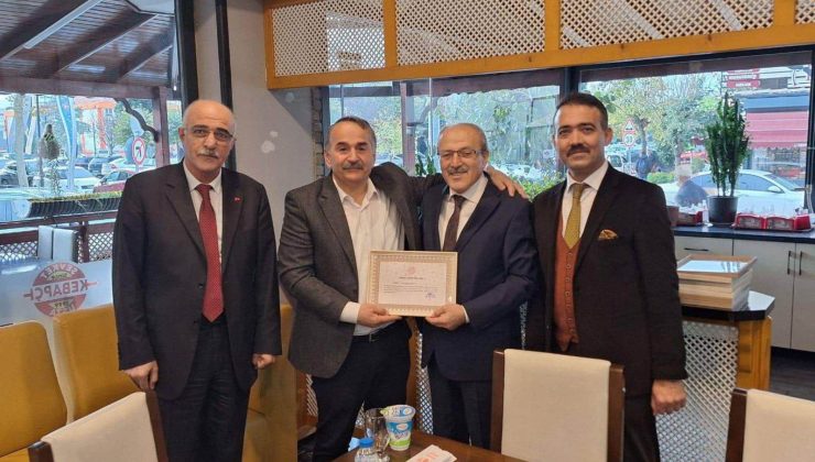 Emekli Öğretmenlere Hizmet Şeref Belgesi Verildi