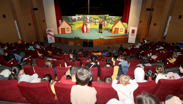 “Kırmızı Başlıklı Kız” isimli tiyatro gösterisinde buluştular