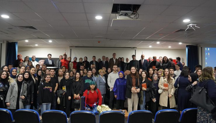 Eski Bakan Selçuk, Eğitim Fakültesi Öğrencileriyle Buluştu