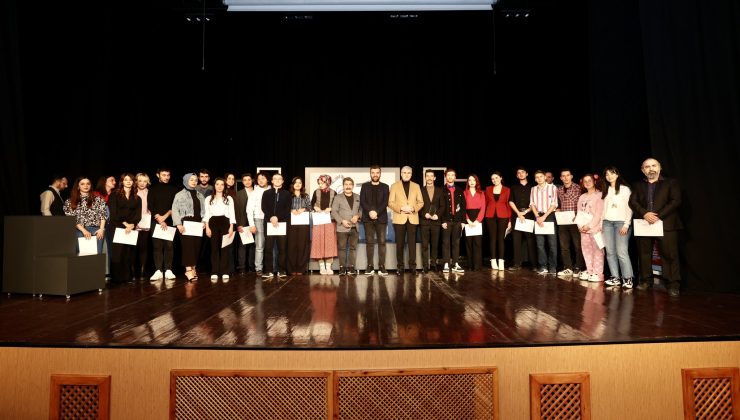 Tiyatro Okulu öğrencileri sertifikalarını aldılar