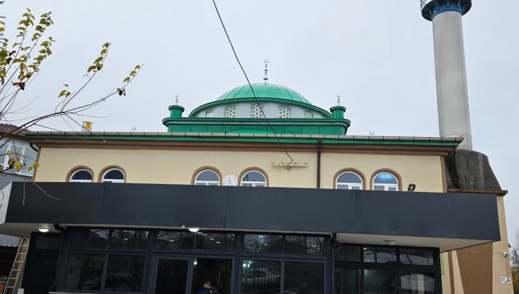 Yeşil Kubbeli Camii yeniden ibadete açıldı
