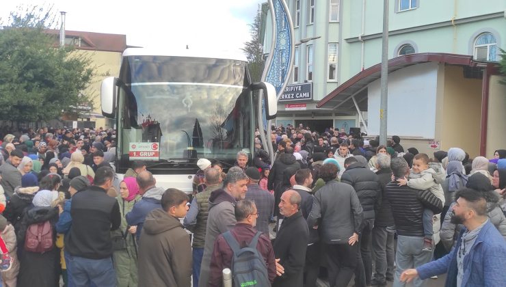 Arifiye’den Umre Yolcuları Dualarla Uğurlandı
