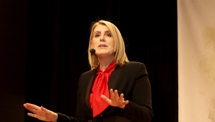 Sevda Türküsev, sosyal medyanın karanlık yüzünden bahsetti
