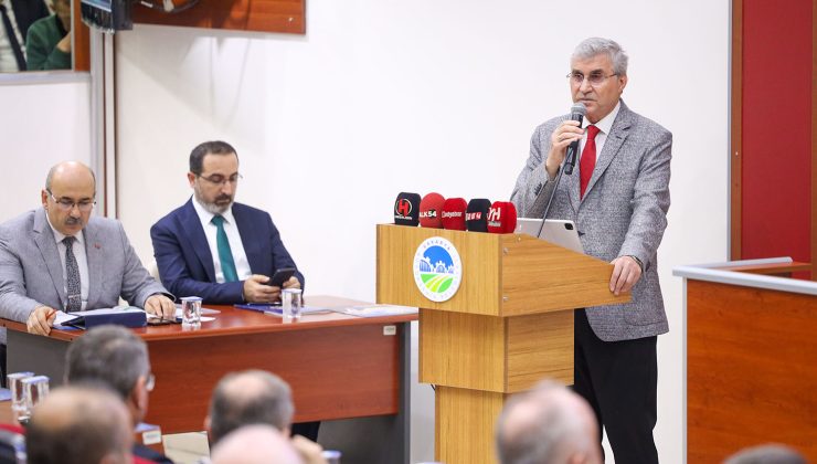 Başkan Yüce, Arifiye Belediye Başkanından Kemençe istedi