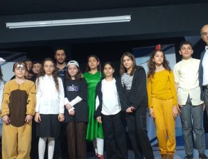 Filistin halkına destek tiyatrosu