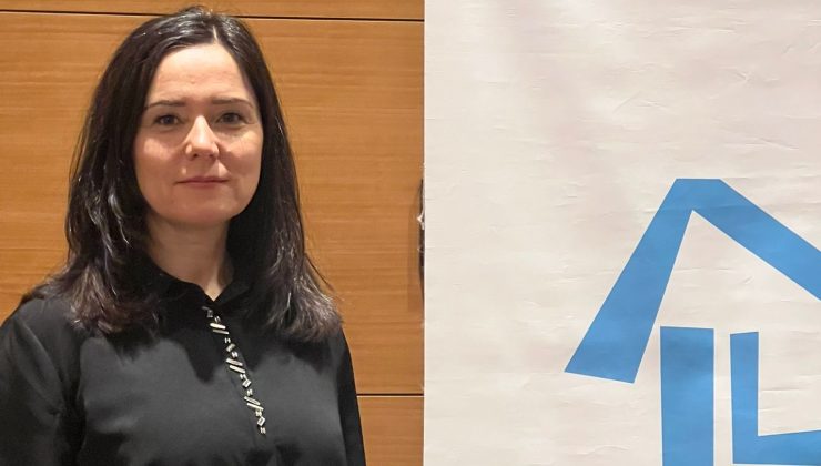 LÖSEV’den Yılın Akademisyeni Ödülünü aldı