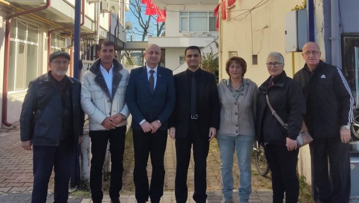 CHP Arifiye ilçe başkanlığını ziyaret etti.