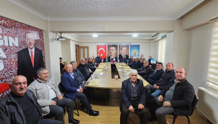 Arifiye Muhtarlar Derneğinden Ak Partiye ziyaret