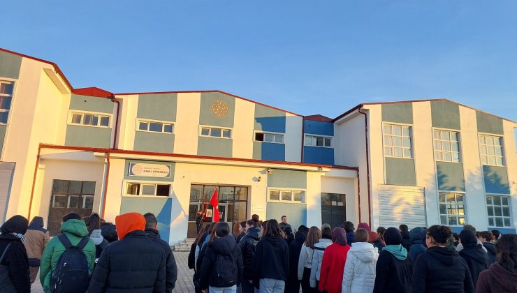 İlçemizde Öğrenci ve Öğretmenler, Şehitler İçin Tek Yürek oldu