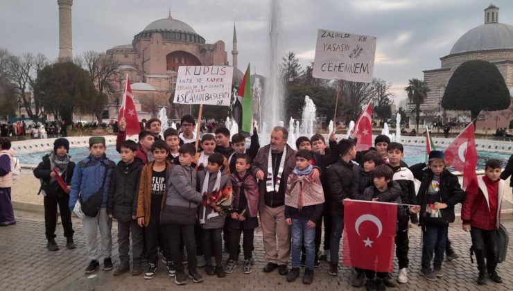 Arifiye Osman Öztürk İHL öğrencileri “Şehitlerimize Rahmet, Filistin’e Destek ” yürüyüşüne katıldı
