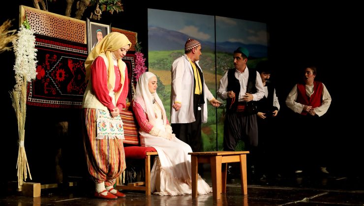 “Zoraki Takip” AKM’de kahkahalarla geçti