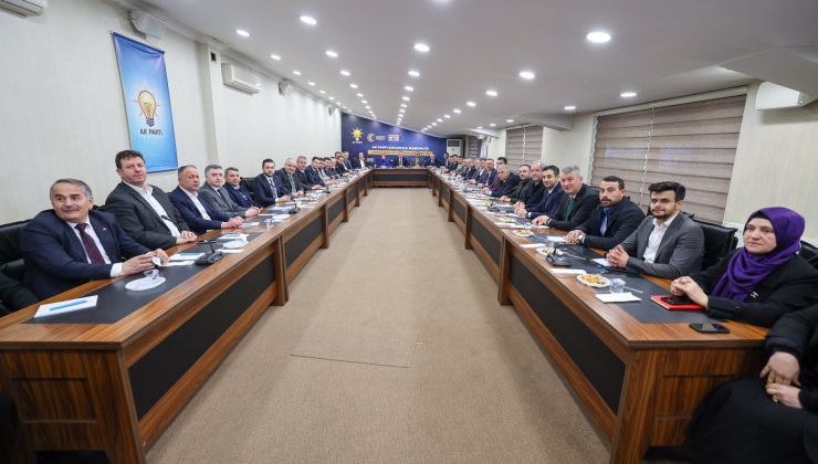 Başkan Karakullukçu,İl teşkilatında istişare toplantısına katıldı.