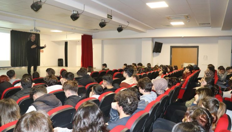 YKS ve LGS’ye Hazırlanan Öğrencilere Seminer