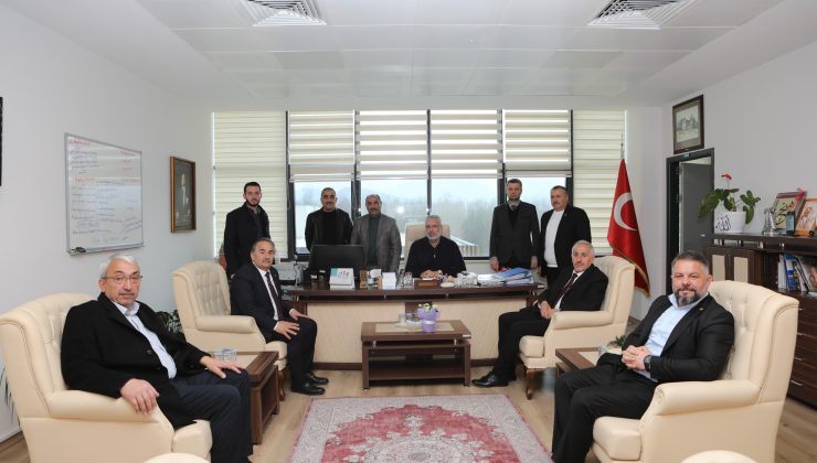 Başhekim Vahap Uğurlu’yu ziyaret ederek Tıp Bayramını kutladılar