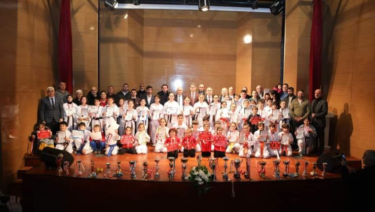 Arifiye Ayyıldız Spor Kulübünün Kuşak terfi ve  Sertifika töreni gerçekleşti