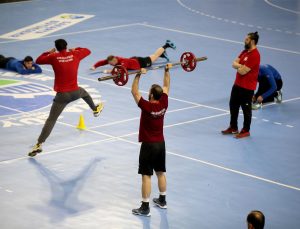 Büyükşehir Hentbol Beşiktaş sınavına sıkı çalışıyor