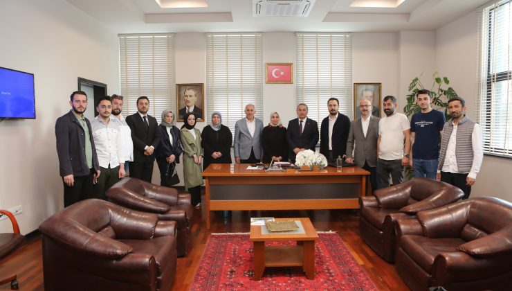 AK Parti Arifiye İlçe Teşkilatından tebrik ziyareti