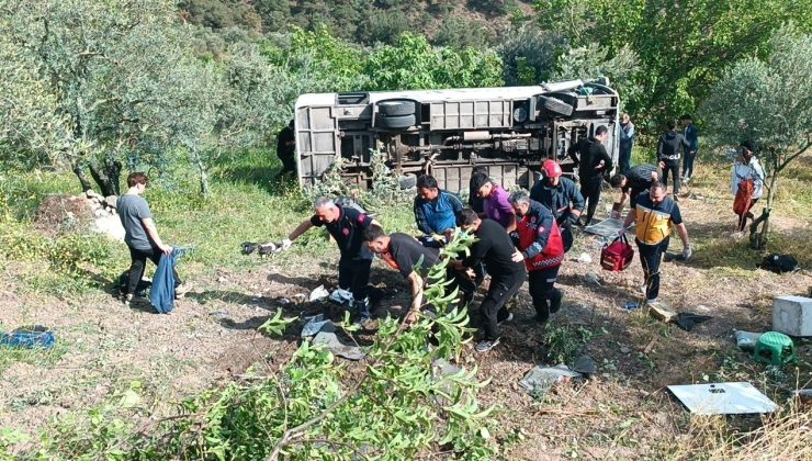 Üniversite öğrencilerini taşıyan tur otobüsü kaza yaptı