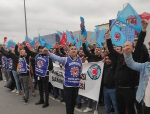 Türk Metal Sendikasından fabrika önünde protesto