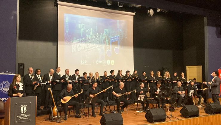 Sapanca Türk Halk Müziği Topluluğu konser verdi