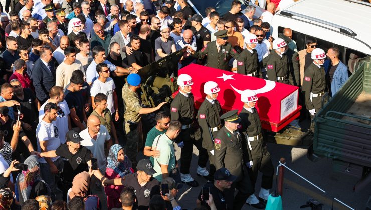 Sakarya şehidini son yolculuğuna uğurladı