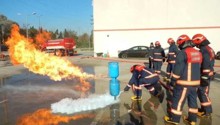 Sakaryalılar yangına müdahaleyi Büyükşehir itfaiyesinden öğreniyor