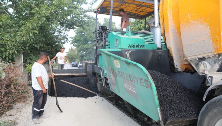 Arifbey Mahallesinde sıcak asfalt çalışmaları başladı