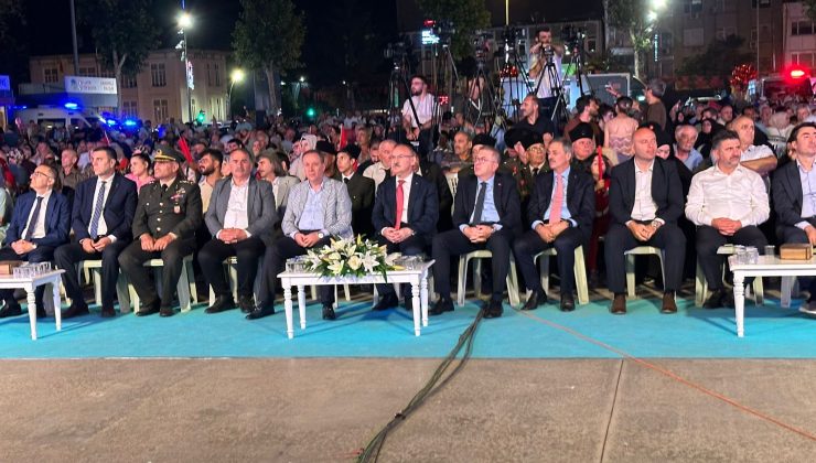 Başkan Karakullukçu ve Arifiye’liler Demokrasi Meydanı’nda yerini aldı
