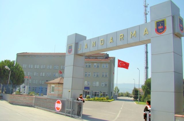 Sakarya Jandarma, aranan 155 şahsı yakaladı.