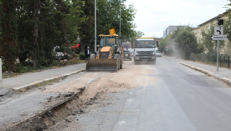 Zübeyde Hanım Caddesi üzerindeki içme suyu hatları yenileniyor.