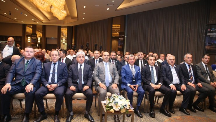 Bakan Kacır,Sakarya’da düzenlenen Mobilya Sektör Zirvesi’nde konuştu