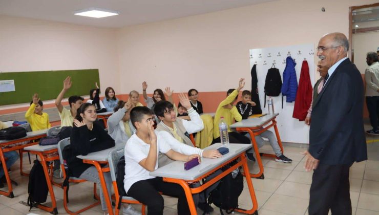 Hacıköy İlkokulu ve Ortaokulu’nda incelemelerde bulundu