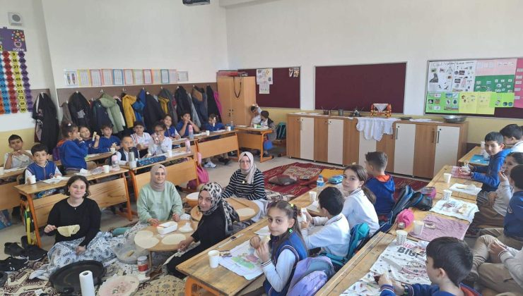 Arifiye İlkokulu Öğrencilerinden Annelerle Ortak Kitap Etkinliği