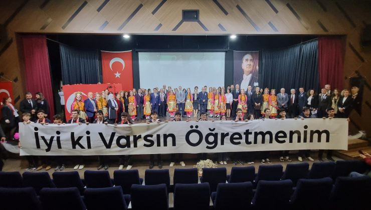 Necmettin Erbakan Fen Lisesinin Öğretmenler Günü Programı Duygulandırdı