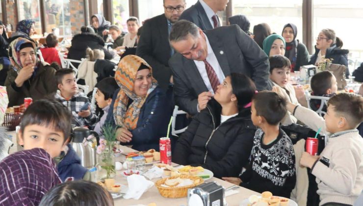 Arifiye Özel Eğitim Uygulama Okullarından Kahvaltı Etkinliği