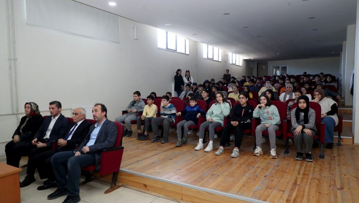 Büyükşehir Arifiye Ortaokulu’nda kütüphane kurdu