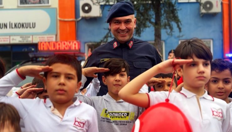 Bekir Sıtkı’da Öğrenciler Jandarma ile tanıştı