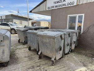 Arifiye’de  Çöp Konteynerleri Tamirle Yenileniyor