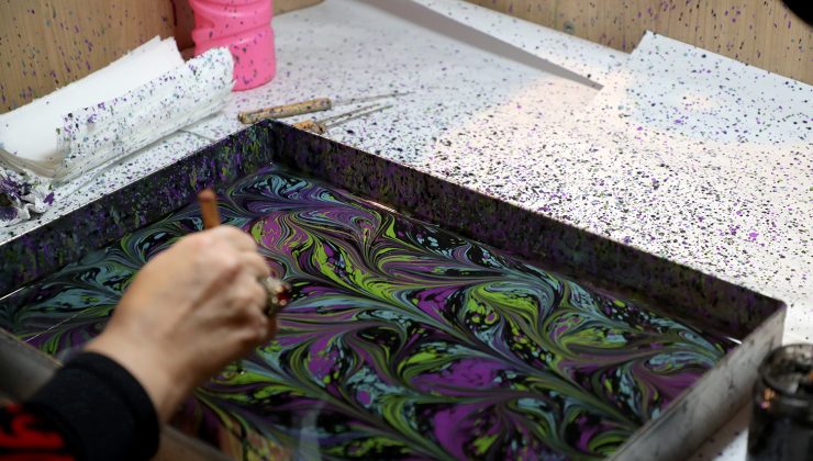 Renklere can katan eller