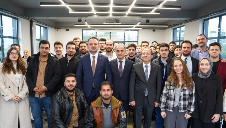 ‘Türkiye Yüzyılı: Gençliğin Yüzyılı’ Konferansı Büyük İlgi Gördü